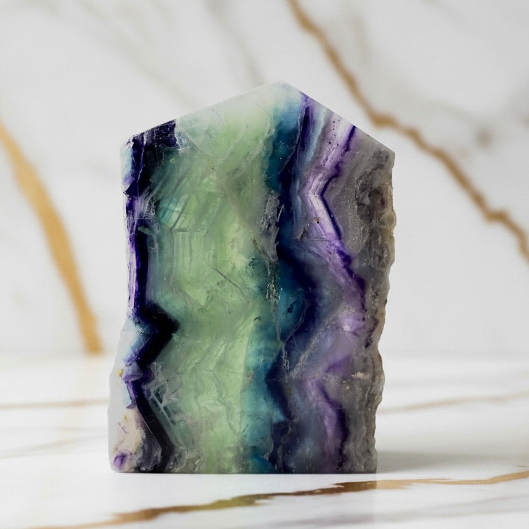 Fluorit Obelisk – Naturjuwel für Wohnräume CrystalScents