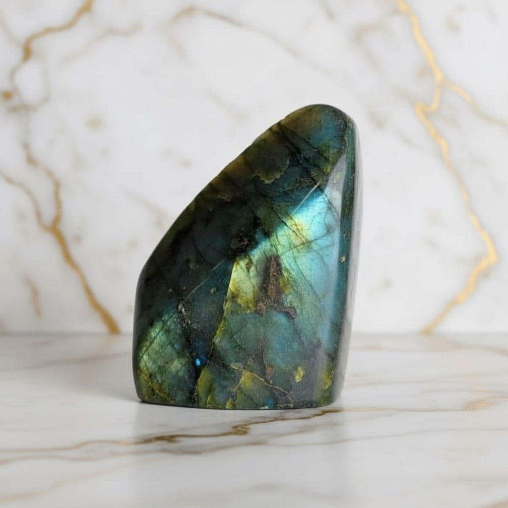 Labradorit Freiform – Mystische Aura CrystalScents