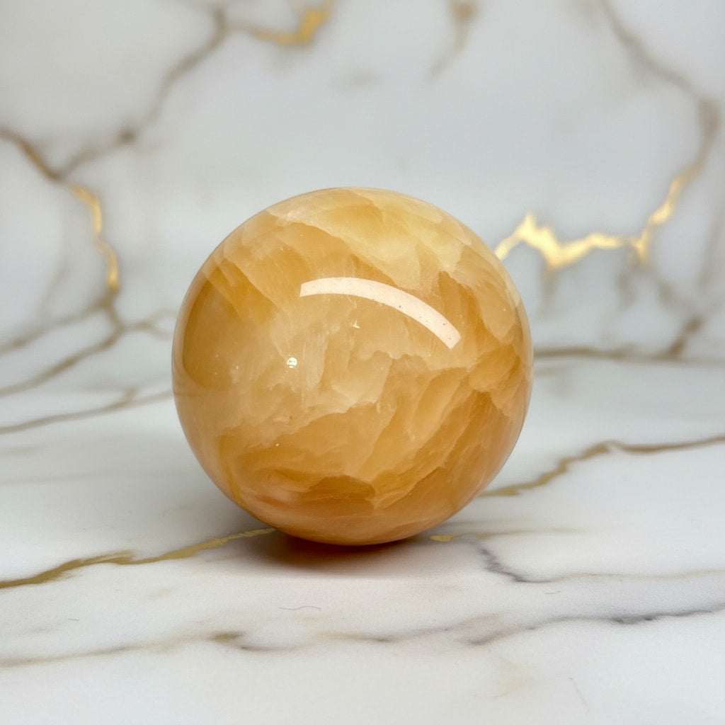 Calcit Kugel - Freude & Licht CrystalScents