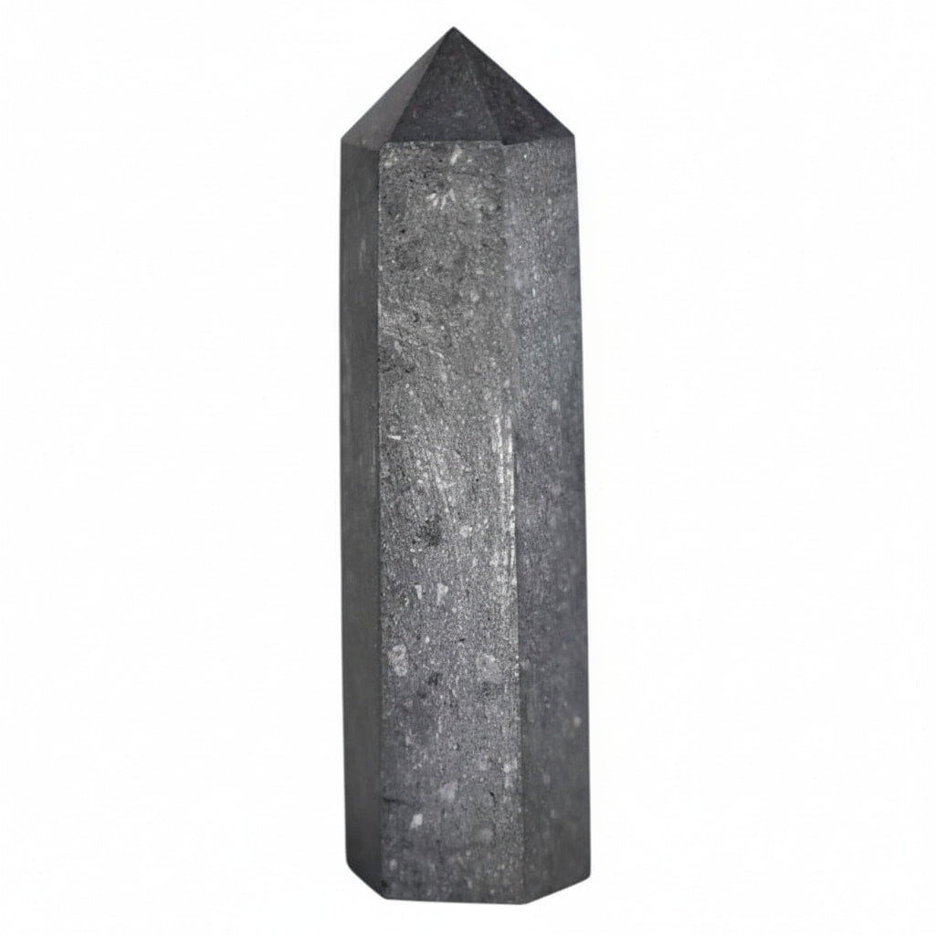 Shungit Obelisk – Form trifft natürliche Kraft CrystalScents