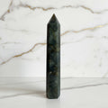 Labradorit Obelisk – Kraft & Lebendigkeit CrystalScents