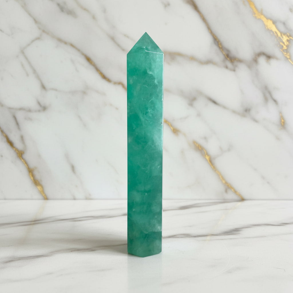 Fluorit Obelisk – Balance & Ruhe CrystalScents