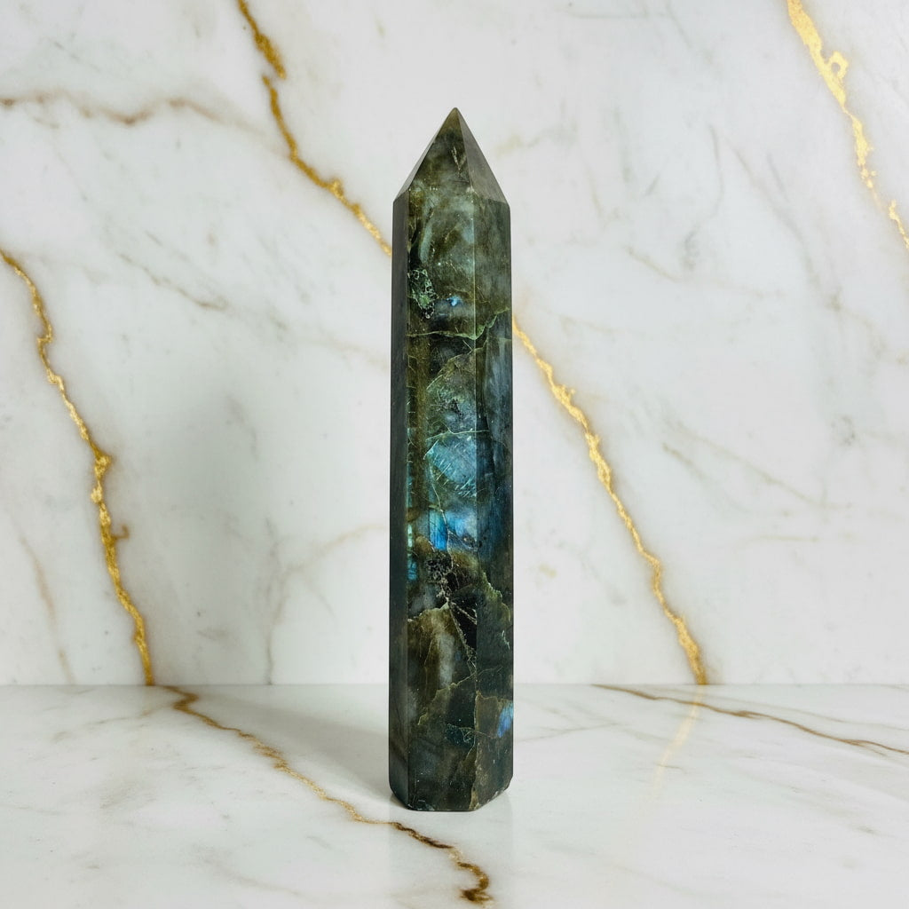 Labradorit Obelisk – Kreativität & Selbstvertrauen CrystalScents
