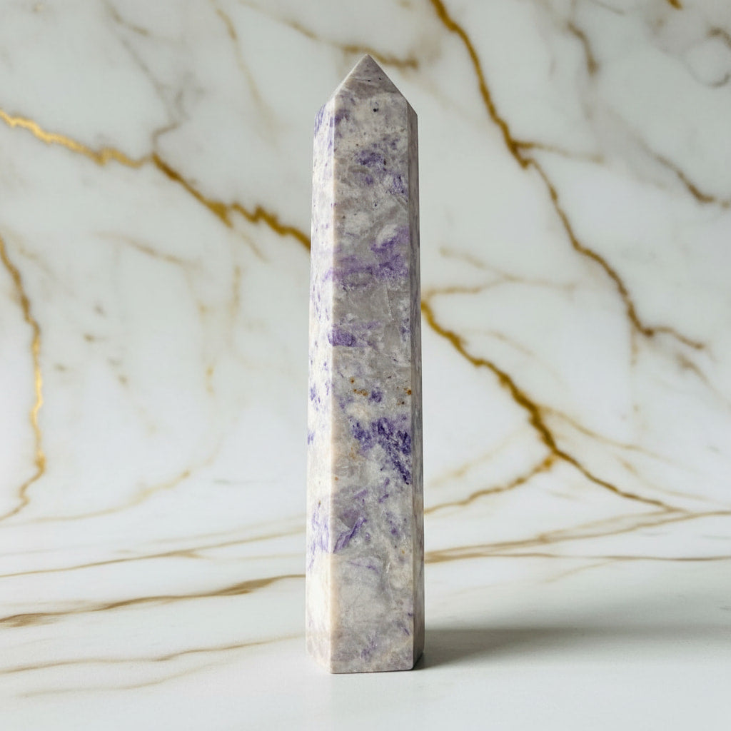 Charoit Obelisk – Energie & Stärke CrystalScents