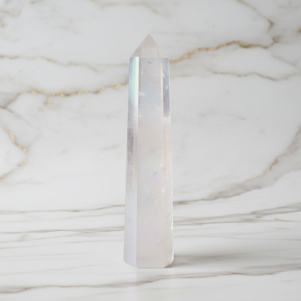 Bergkristall Obelisk – Aura beschichtet CrystalScents