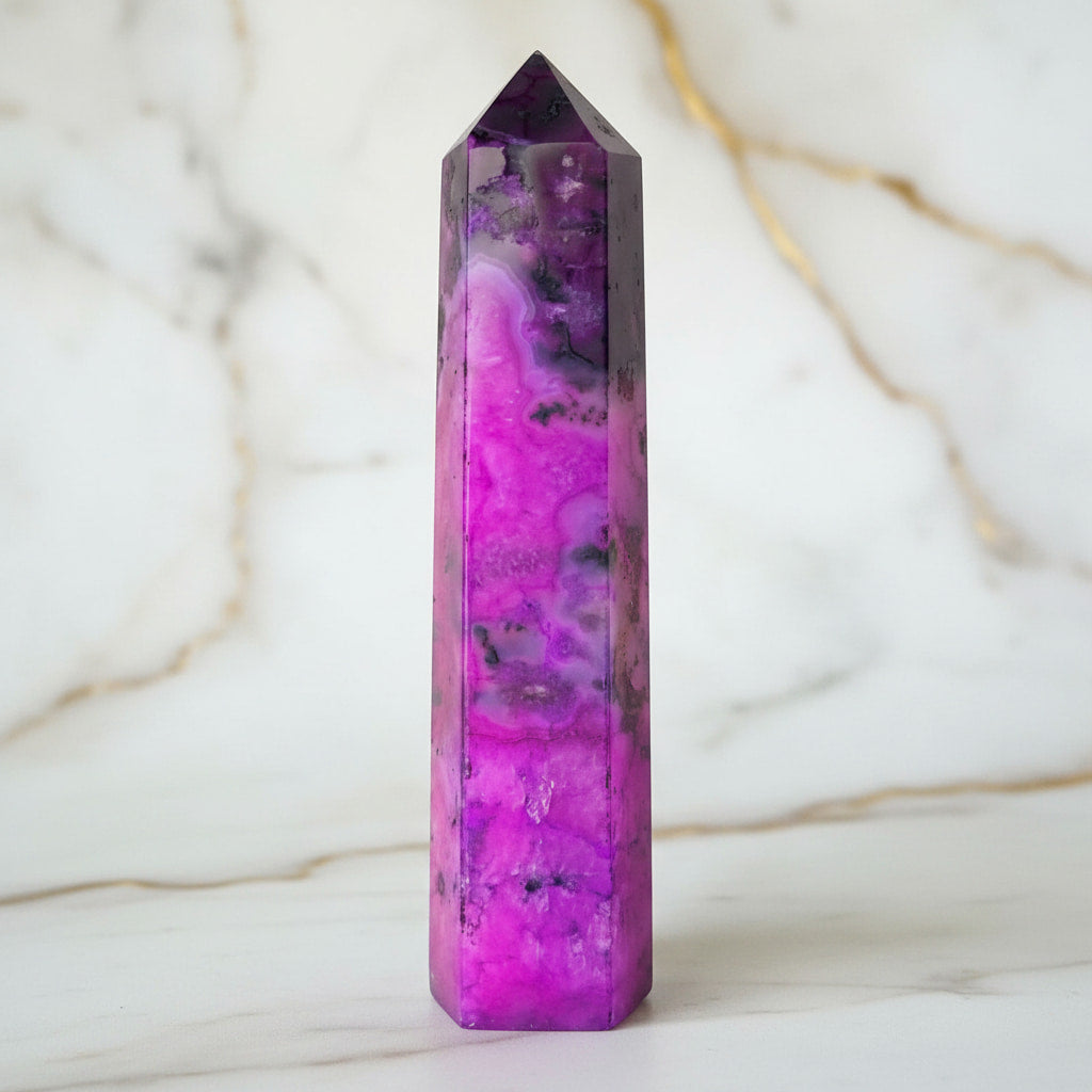 Achat Obelisk – Pinker Kristall voller Farbe & Lebendigkeit CrystalScents