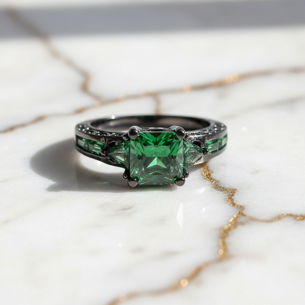 Ring in Silber mit quadratischem grünen Steinen CrystalScents