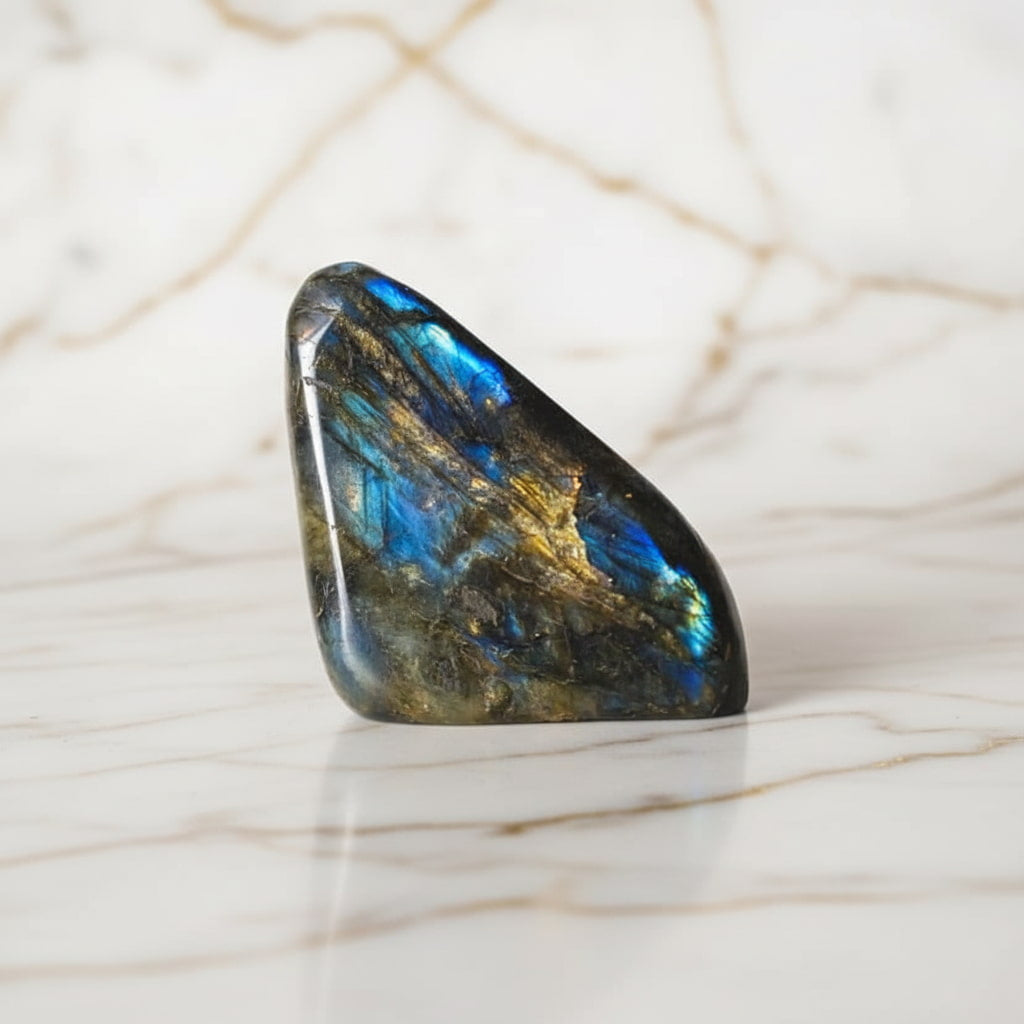 Labradorit Freiform – Blaue Leuchtkraft CrystalScents