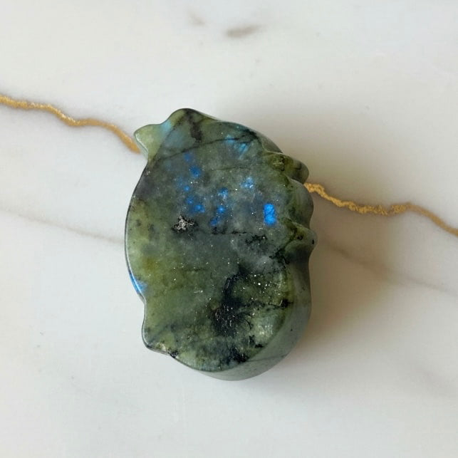 Labradorit Delfin – Schillernde Naturfigur CrystalScents