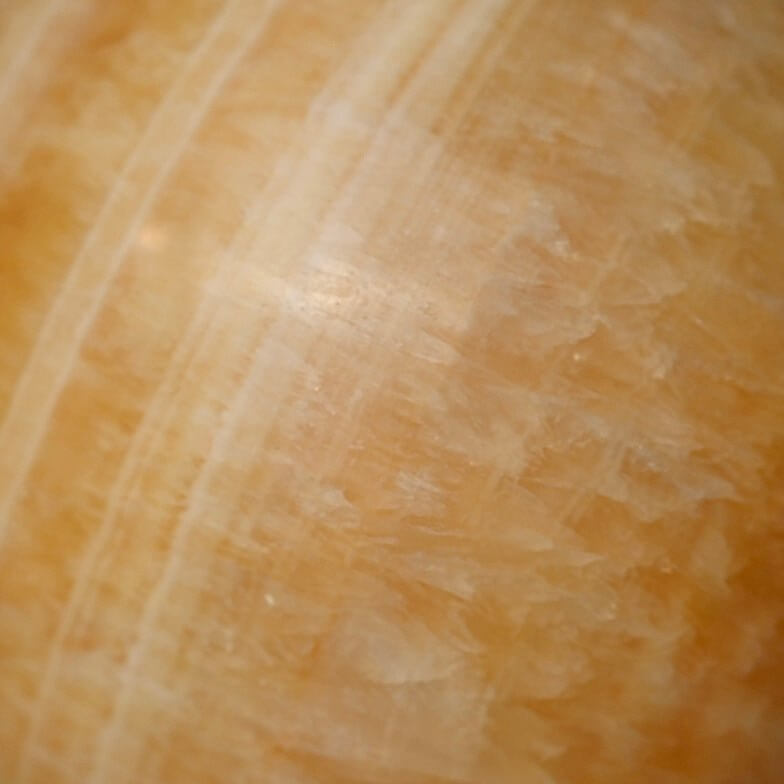 Große Calcit Kugel mit kraftvoller Ausstrahlung CrystalScents