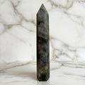 Labradorit Obelisk – Mut & Stärke CrystalScents