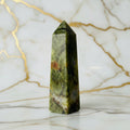 Serpentin Obelisk – Stilvolles Naturjuwel CrystalScents