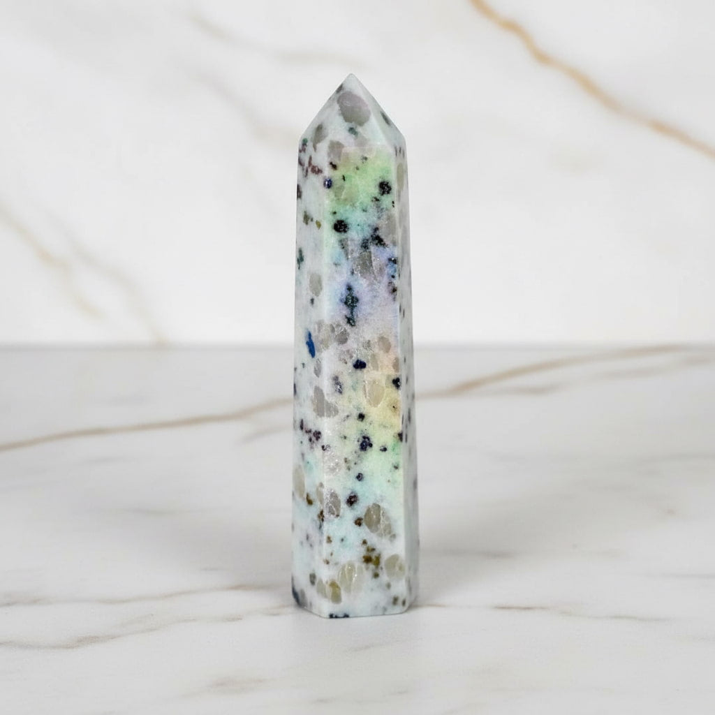 Jaspis Aura Kiwi Obelisk - Voller Magie CrystalScents