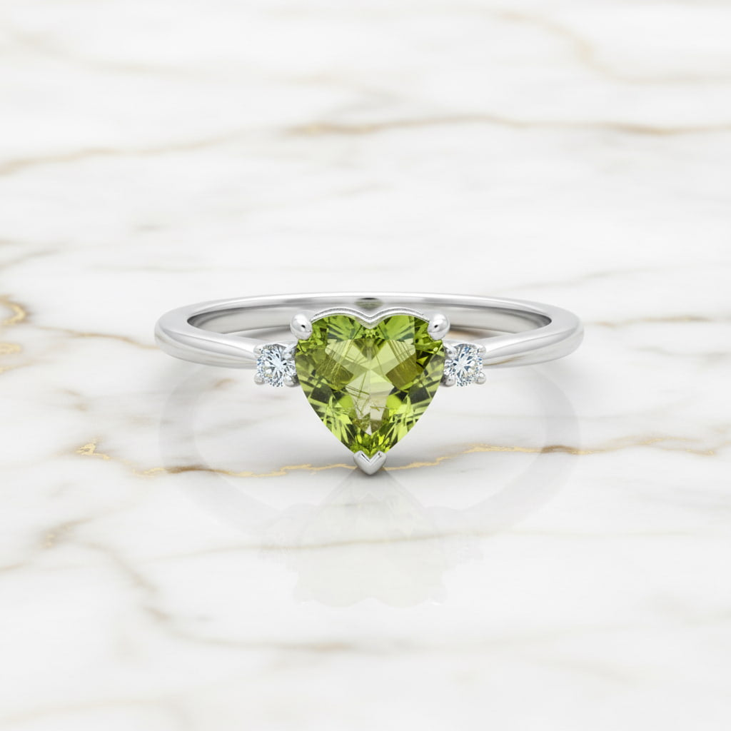 Peridot Ring - Eleganz & Erneuerung CrystalScents