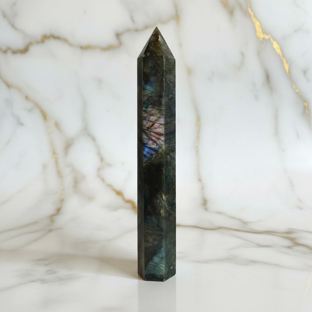 Labradorit Obelisk – Kreativität & Leidenschaft CrystalScents