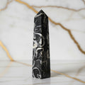 Muschel Jaspis Obelisk - Fossile Muster CrystalScents