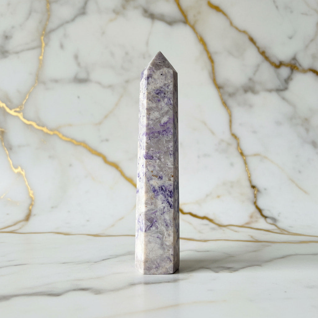 Charoit Obelisk – Energie & Stärke CrystalScents
