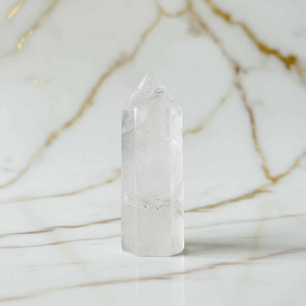 Mini Bergkristall Obelisk - stilvolles Schmuckstück CrystalScents