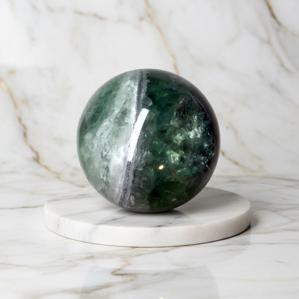 Fluorit Kugel – Magisches Naturwunder CrystalScents
