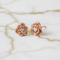 Ohrstecker - Roségold mit filigraner Rosenform CrystalScents