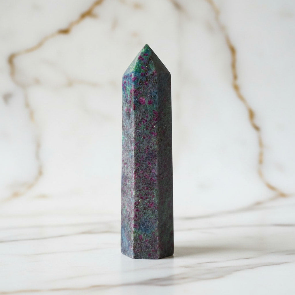 Cyanit Obelisk – Symbol für Ruhe & geistige Klarheit CrystalScents
