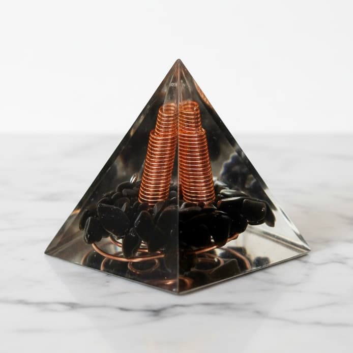 Obsidian Orgonit Pyramide - Schutz & Energie CrystalScents