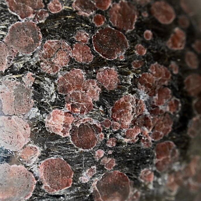 Große Granat Kugel – Farbspiel aus der Natur CrystalScents