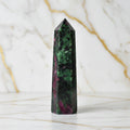 Rubin Zoisit Obelisk – Lebendige Muster CrystalScents