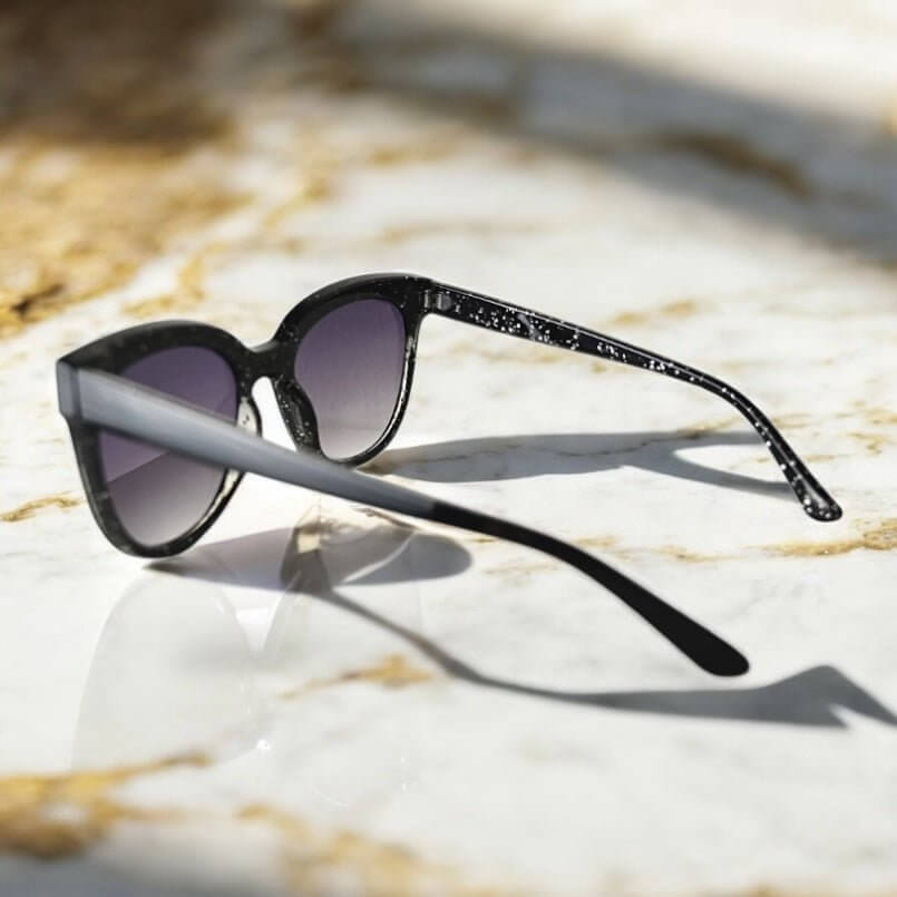 Sonnenbrille in schwarz mit glitzernder Fassung CrystalScents